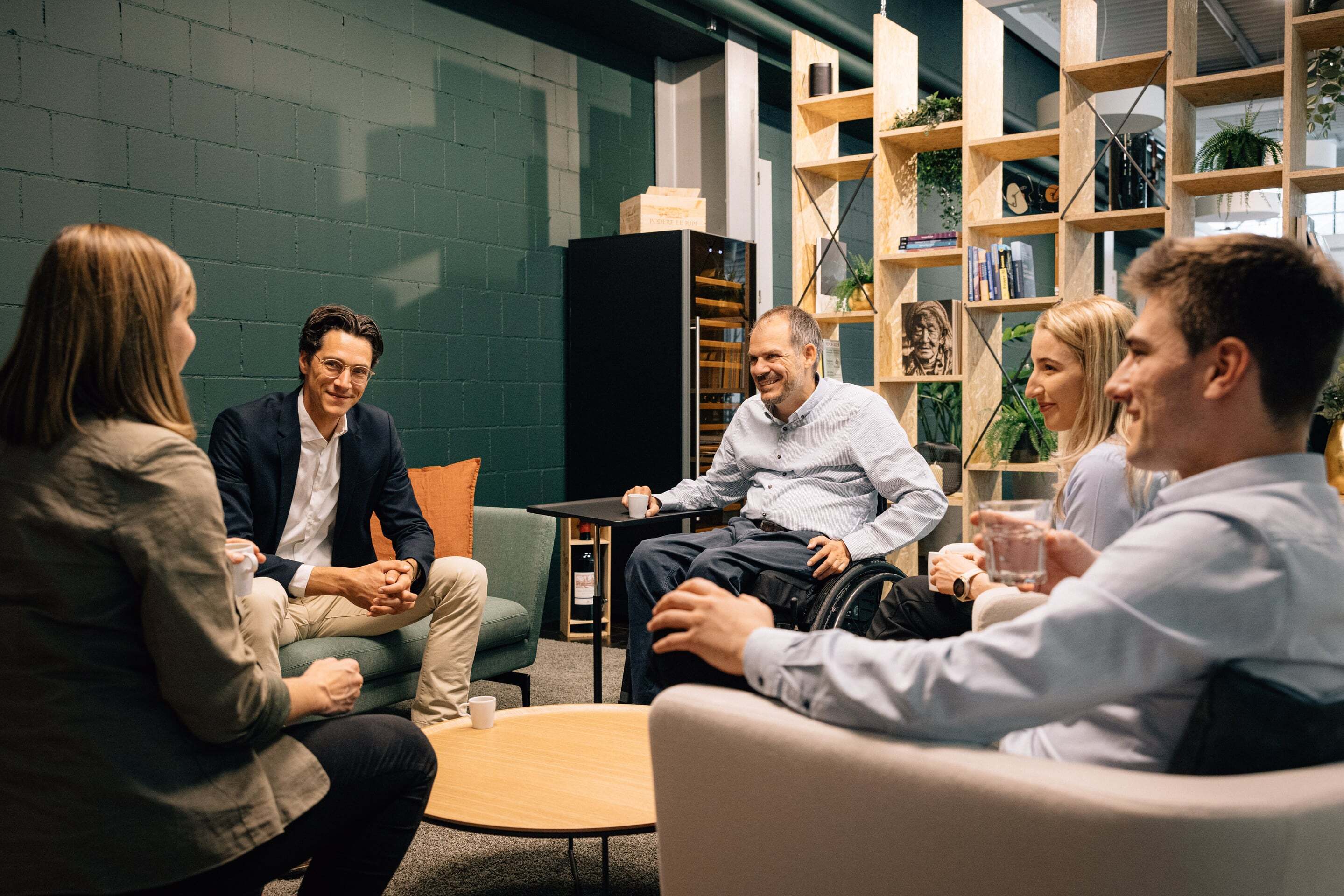 ProAct Team beim gemeinsamen Austausch